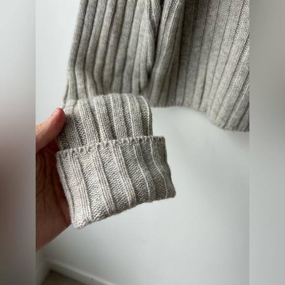 Frank + Oak grey
Wool blend  ribbed cropped oversized sweater - Picture 8 of 12